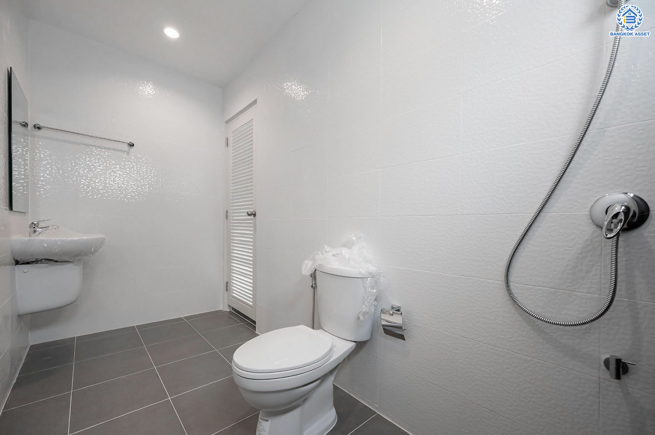 บ้านมือสองตกแต่งใหม่ โครงการ บ้านณัฐนันท์2 ดอนเมือง บ้านเดี่ยว หลังมุม  เนื้อที่ 56.9 ตร.ว. ฟังก์ชัน 3 ห้องนอน 3 ห้องน้ำ จอดรถได้ 1 คัน บนทำเลดีที่สุด ใกล้สนามบินดอนเมือง ทางด่วน "ศรีสมาน" และรถไฟฟ้าสายสีแดง "สถานีดอนเมือง"